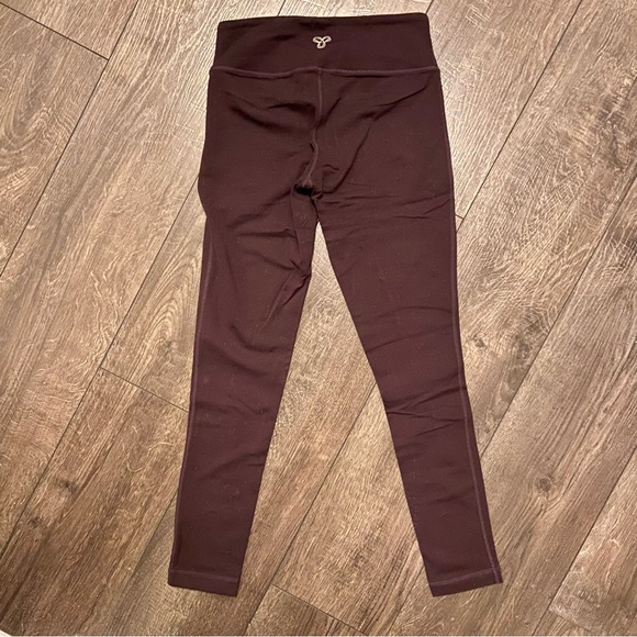 Aritzia TNA Stride Legging - Picture 2 of 5